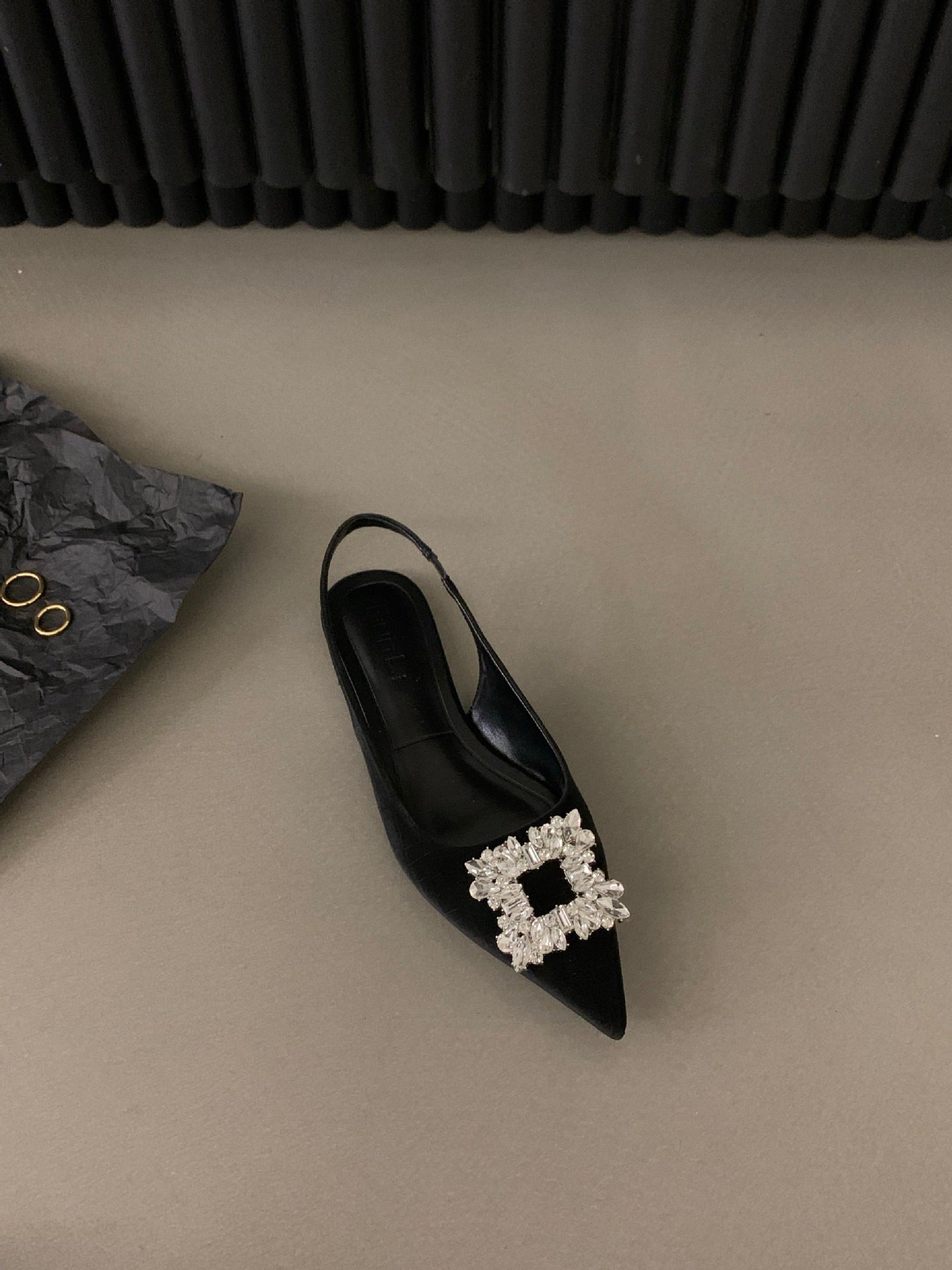 French flat black closed-toe sandals fairy shoes2025New spring and summer pointed toe rhinestone elegant shoes