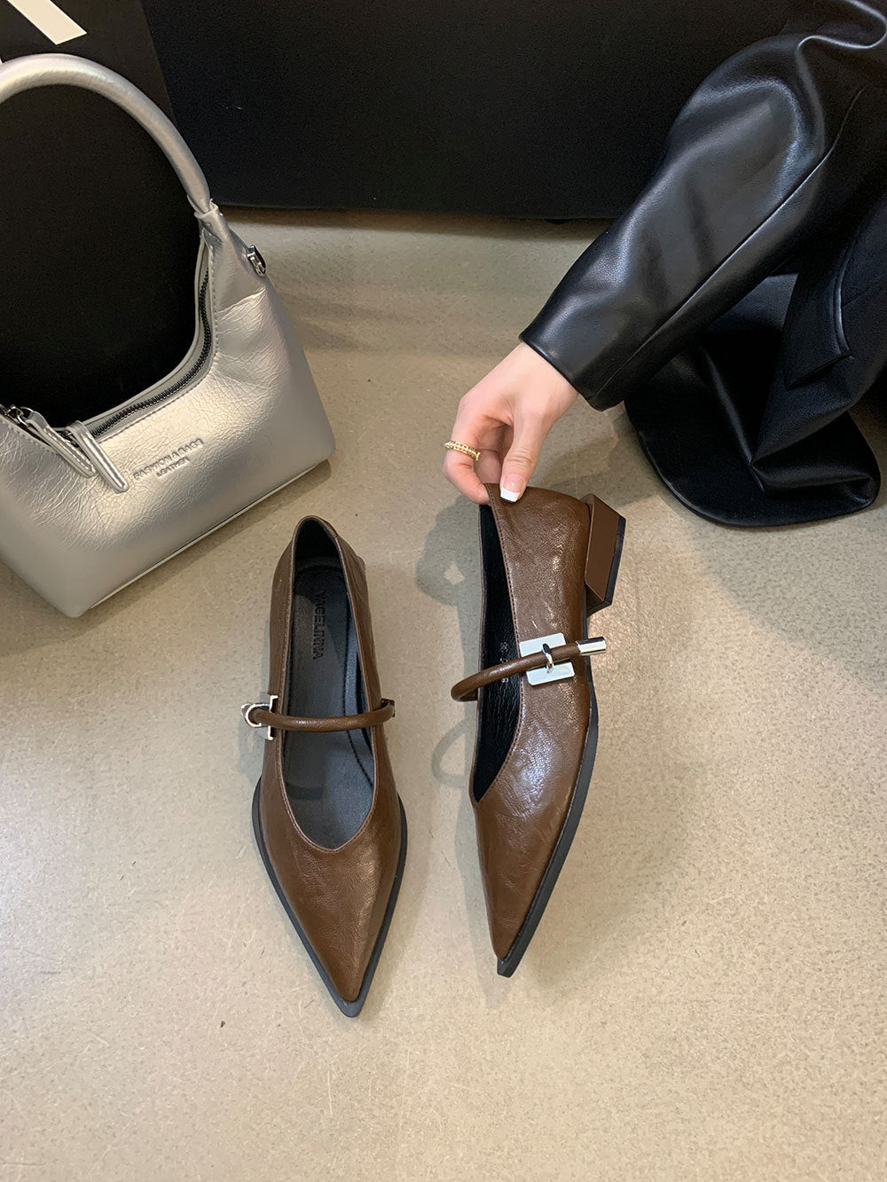 French Low Heel Shoes Small Fragrance Style Pointed Toe Single Shoes for Women2024Spring and Autumn New Mary Jane Women's Shoes Thick Heels