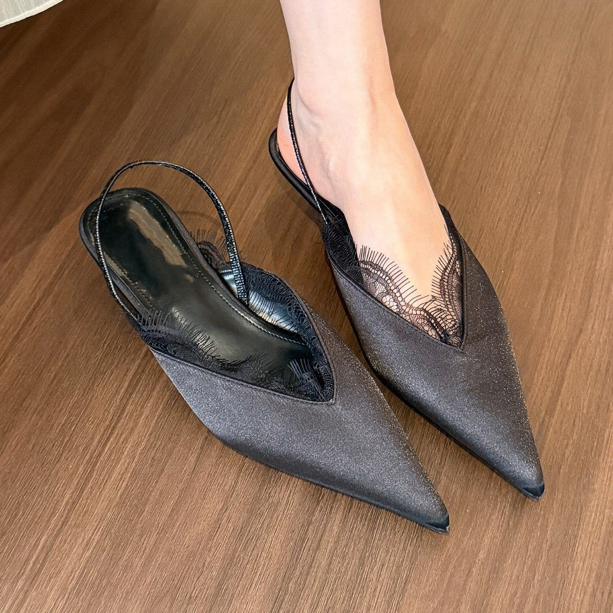 Beauty Beyond Measure!White lace pointed toe low heel shoes for women in spring