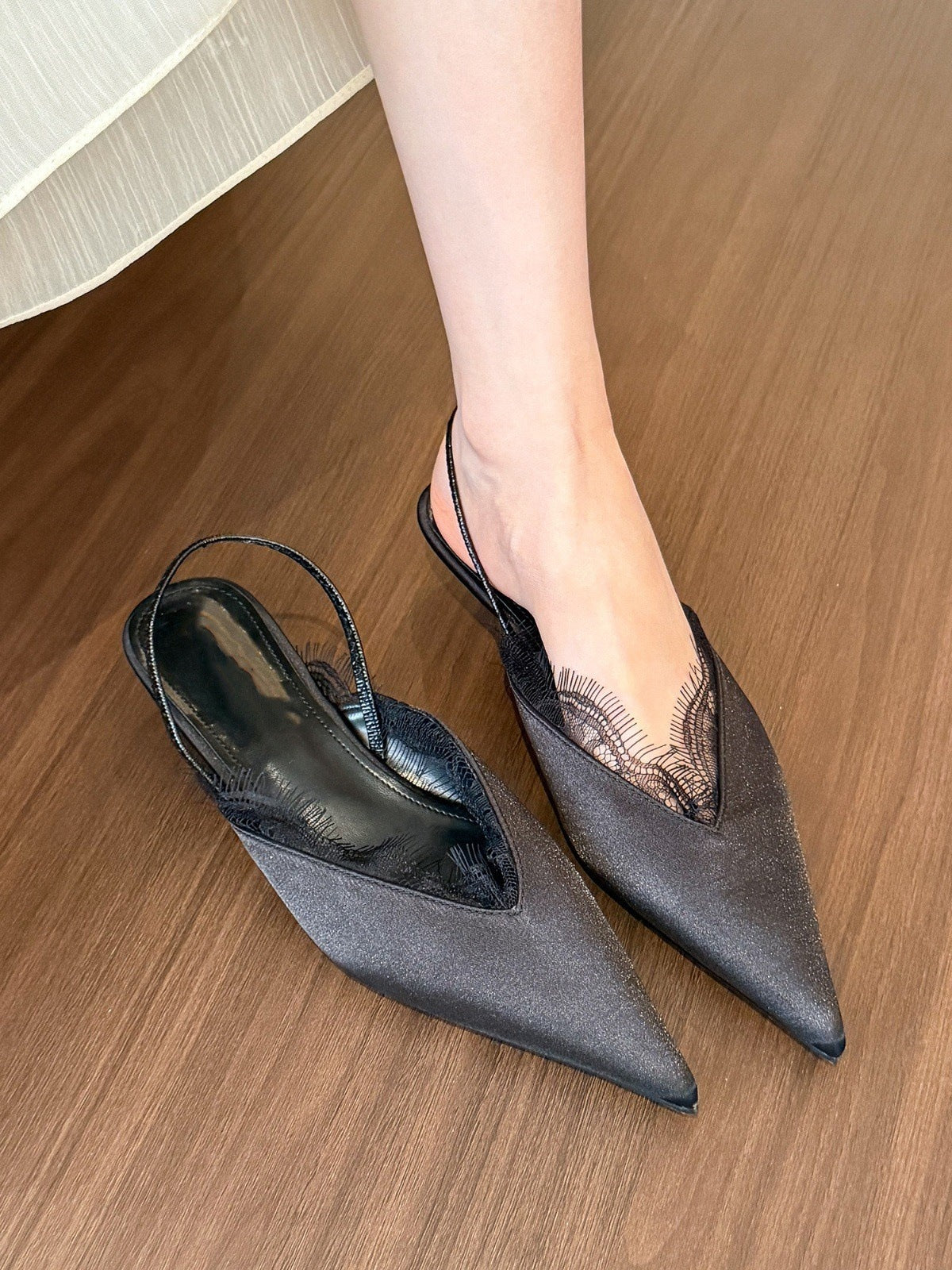 Beauty Beyond Measure!White lace pointed toe low heel shoes for women in spring