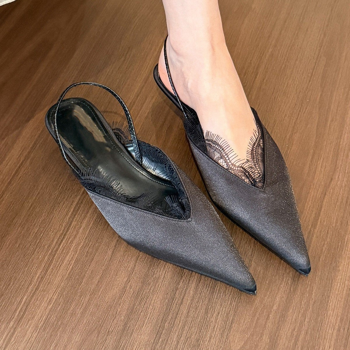 Beauty Beyond Measure!White lace pointed toe low heel shoes for women in spring