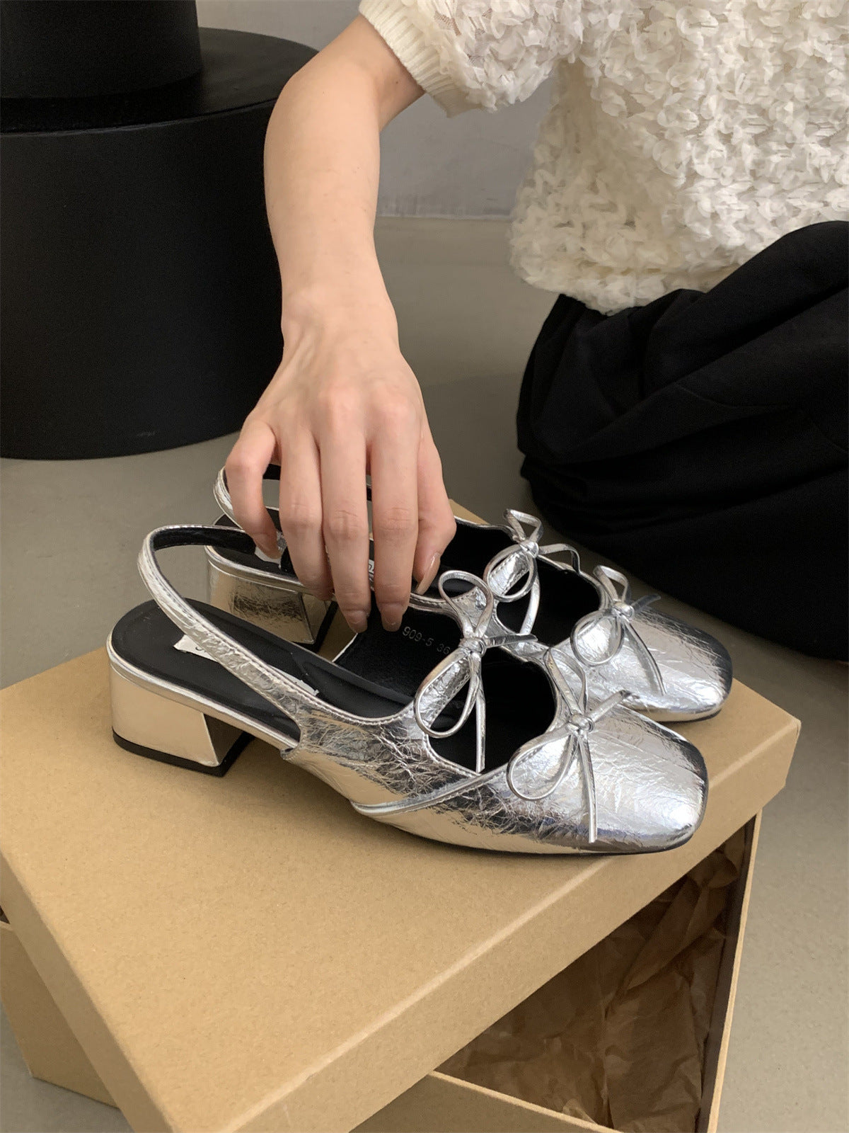 Closed-Toe Sandals for Women Summer New French Style Beautiful Fairy Style Evening Chunky Heel silver Single Shoes Elegant High Heels