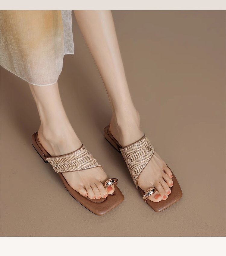 Thick Heel Vacation Style Straw Weave Toe Clip Sandals for Women Summer Outdoor Wear2024New French Style Sandals