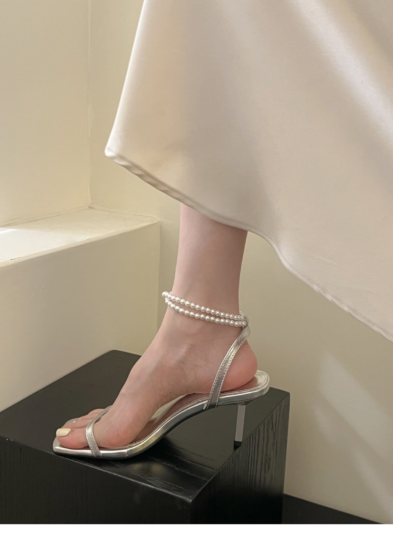 Mermaid Pearl Versatile Elegant One-Strap Sandals for Women2025New Year's Pearl Stiletto High Heels