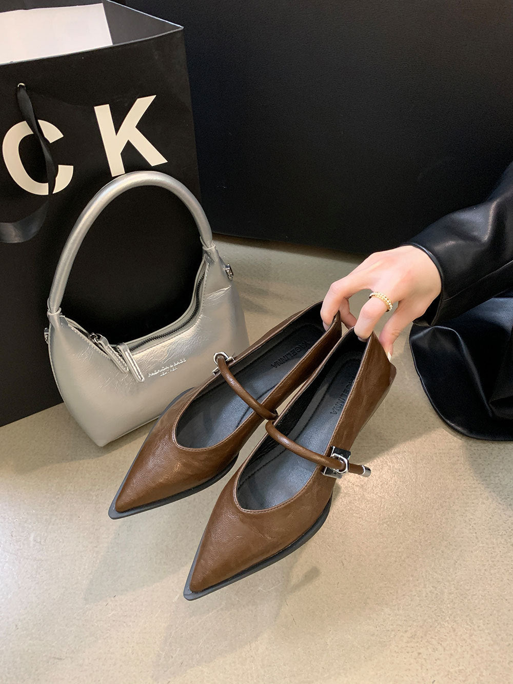 French Low Heel Shoes Small Fragrance Style Pointed Toe Single Shoes for Women2024Spring and Autumn New Mary Jane Women's Shoes Thick Heels