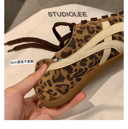 2025Women's Autumn Lace-Up Low-Top Sneakers（Upper Height Less10cm)Rubber